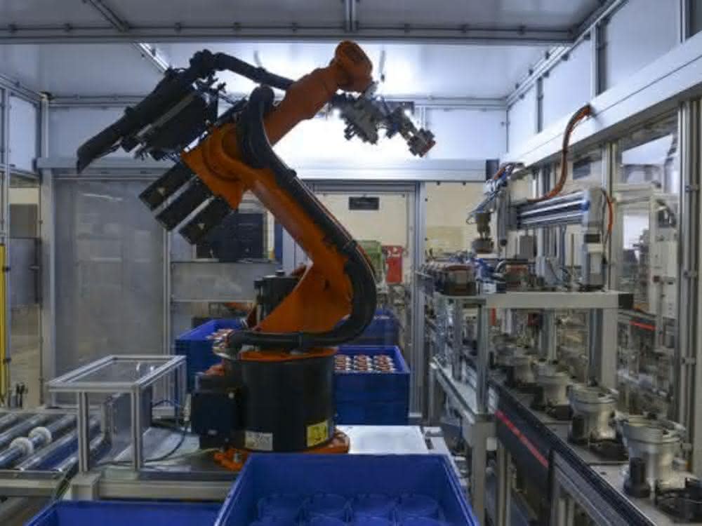 Robot checks with a camera on the gripper