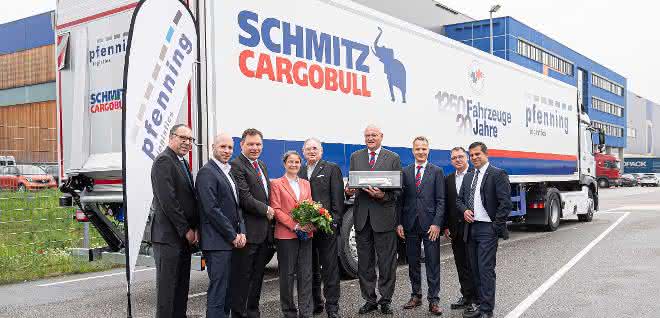 pfenning logistics takes over 1,250th semi-trailer from Schmitz Cargobull