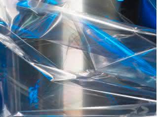 bioORMOCER®e sollen zukünftig als bioabbaubare Barriereschichten auf Biopolymeren dafür sorgen, dass mit kompostierbaren Verpackungen der Verpackungsmüll in der Umwelt reduziert wird. Verpackungsfolie