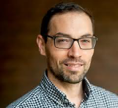 Prof. Dr. Nicolas Plumeré wurde für seine Arbeiten auf dem Gebiet der Bioelektrochemie ausgezeichnet. Prof. Dr. Nicolas Plumeré wurde für seine Arbeiten auf dem Gebiet der Bioelektrochemie ausgezeichnet.