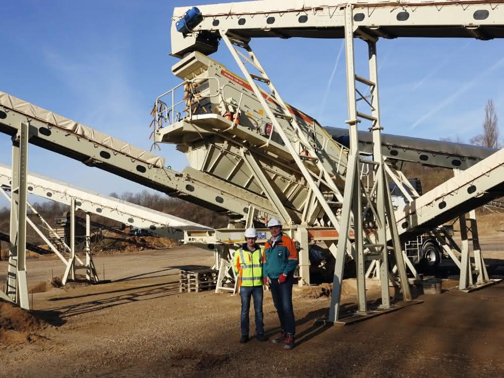 Aus Baugewerbe Unternehmermagazin 6\2019: Flexibler brechen mit semimobiler Anlage Aus Baugewerbe Unternehmermagazin 6\2019: Flexibler brechen mit semimobiler Anlage