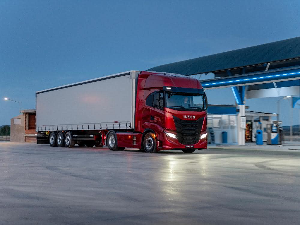 Gut vernetzt für lange Strecken: Neuer Iveco S-WAY in Madrid präsentiert