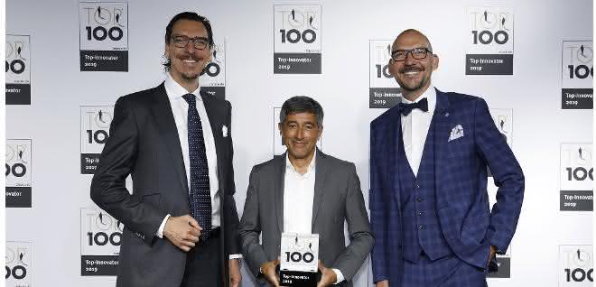 Alexander and Marco Hahn with Ranga Yogeshwar Top 100 award
