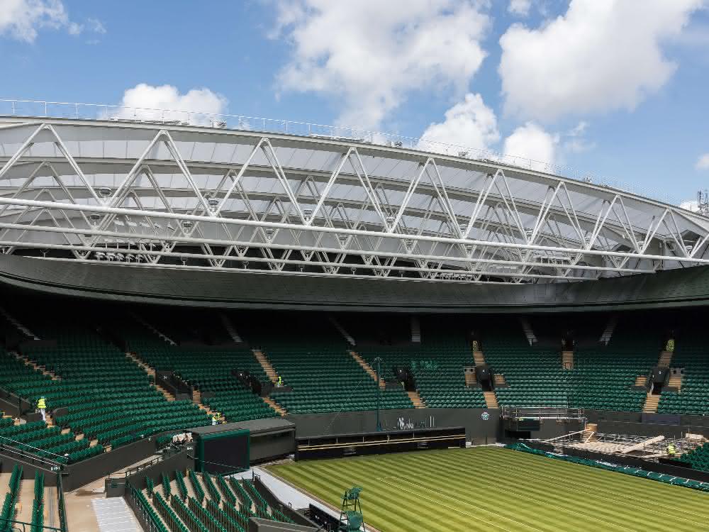 Fassadensanierung der besonderen Art: Verfahrbares Membrandach für Wimbledon