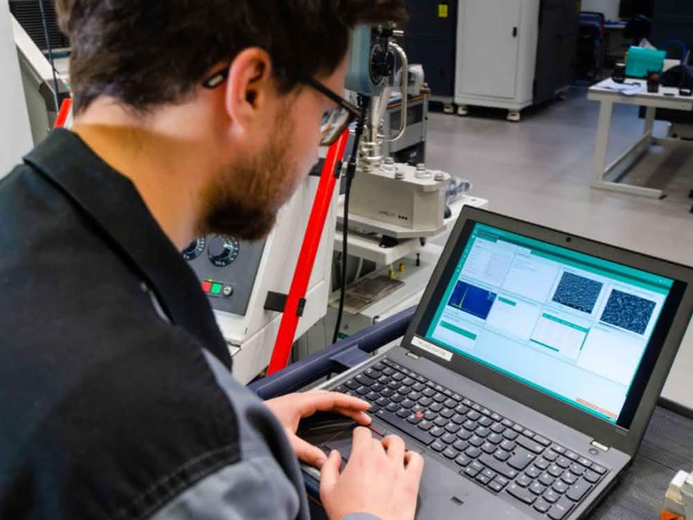 All details of the manufactured components are stored in the process and material database Process and material database