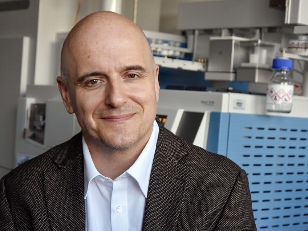 Chemiker Prof. Dr. Christoph Steinbeck von der Universität Jena hat gemeinsam mit Partnern eine Webanwendung entwickelt, die mögliche Produkte eines Enzyms vorhersagen kann.