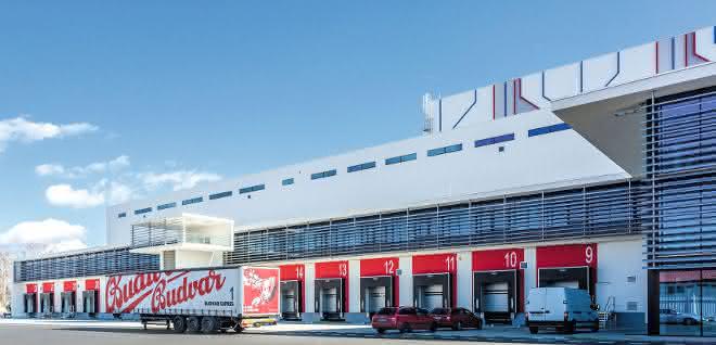 Cover story materialfluss SPEKTRUM 2019: High-speed doors for Budweiser Cover story materialfluss SPEKTRUM 2019: High-speed doors for Budweiser