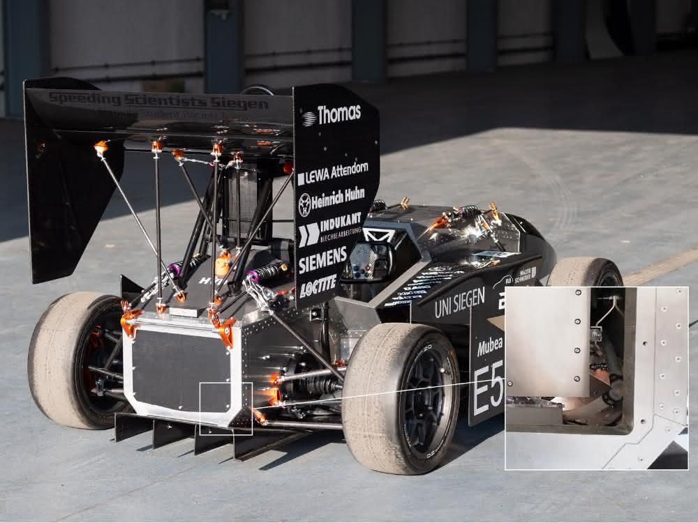 Für den Antrieb sorgen selbst entwickelte E-Motoren mit 29 kW und 46 Nm sowie der im Heck platzierte, extrem leicht gemachte und vibrationsarm aufgehängte Umrichter Antrieb