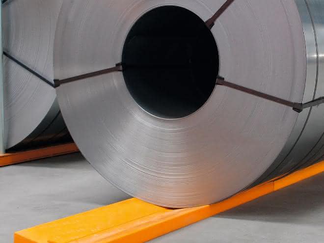 Aus materialfluss SPEKTRUM 2019: Blechcoils sicher zwischenlagern