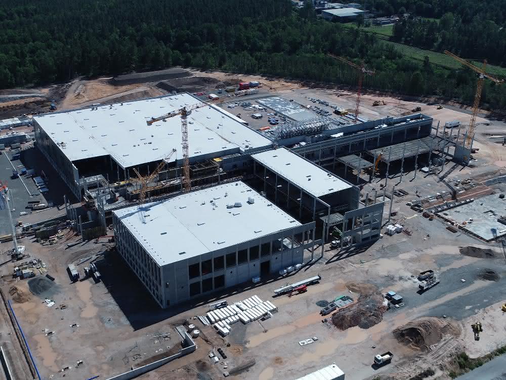 June 2019: The roof and walls of Halls 10 and 20 are now largely closed LogisticCity