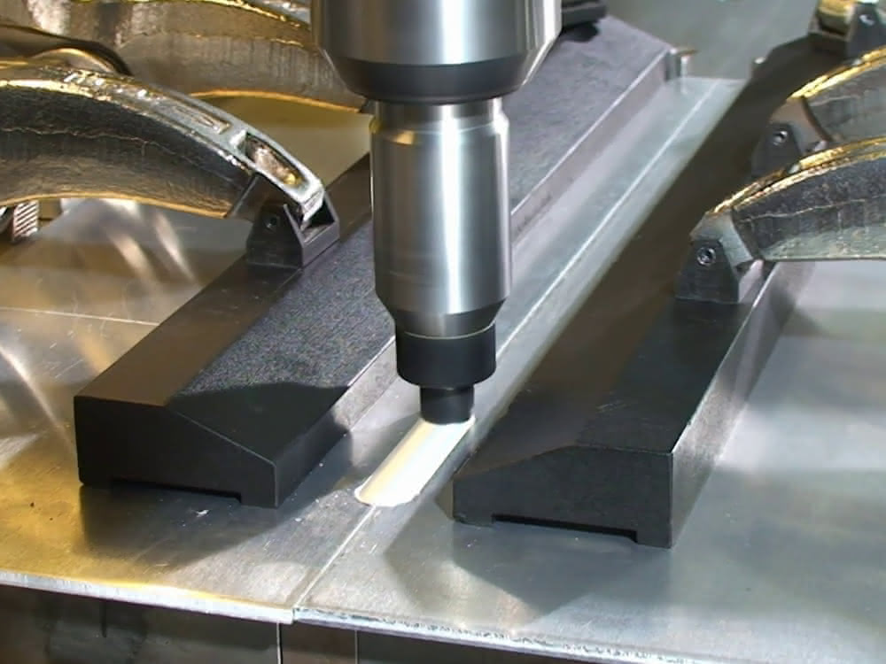 Verfahrensabwandlung des Rührreibschweißens, mit dem sich Aluminium- und Stahlbleche hochfest miteinander verschweißen lassen Rührreibschweißen