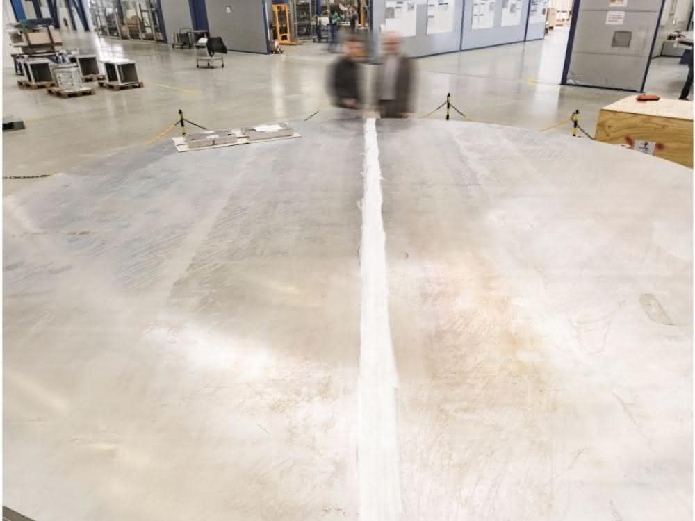 Two 70 mm-thick aluminum plates are used to create a 6 m diameter circular section Ronde