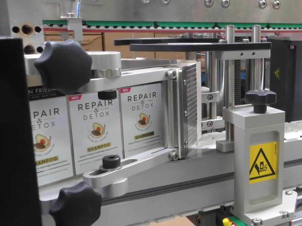 Labeling system: Precise labeling with Bluhm Systeme