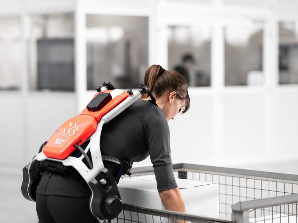 Pilotprojekt: DB Schenker prüft flächendeckenden Einsatz von Exoskeletten