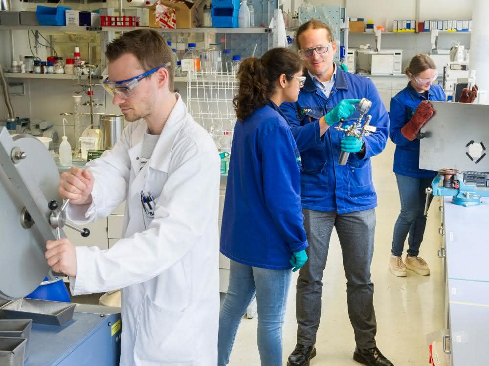 Laboraufnahme mit CaRLa-WissenschaftlerInnen