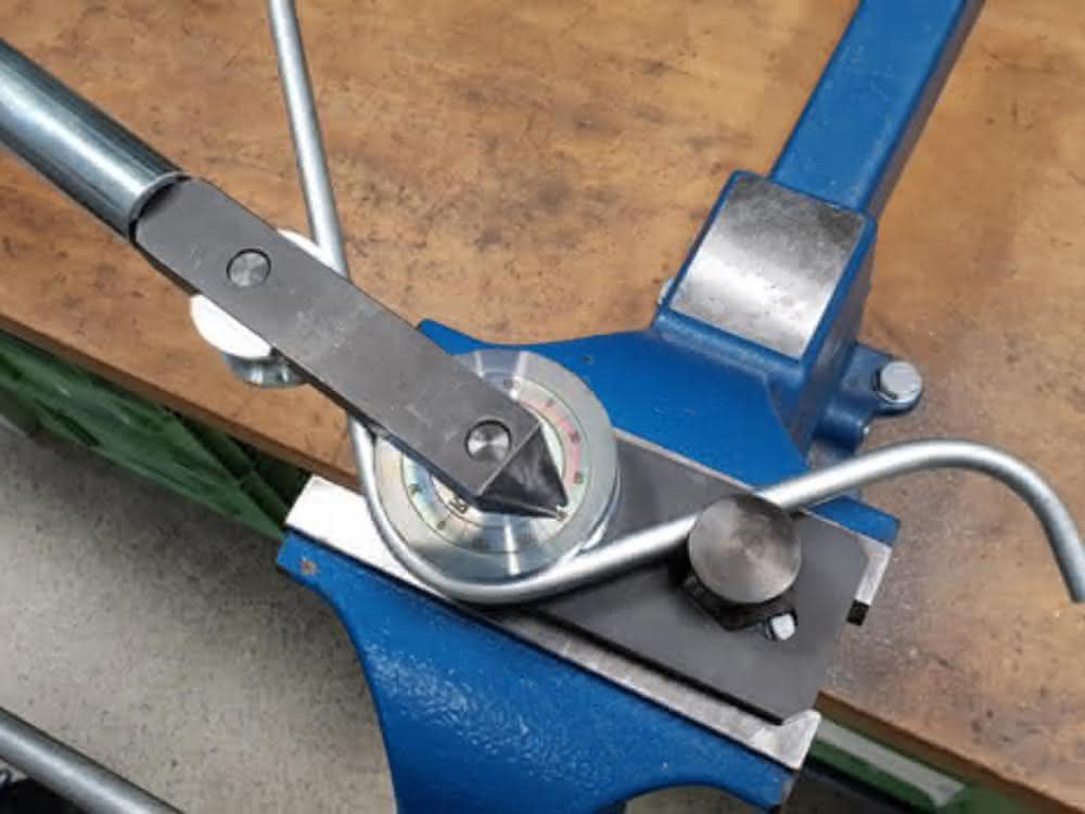 Hand pipe bender
