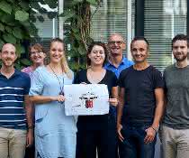 Teil des Innsbrucker Projektteams (von links): Florian Enzler, Andrea Raffeiner, die beiden Erstautorinnen Johanna Mayrhofer und Ruth Röck, Jakob Troppmair (Medizinische Universität), Eduard Stefan, Andreas Feichtner (nicht im Bild: Omar Torres-Quesada). Teil des Innsbrucker Projektteams (von links): Florian Enzler, Andrea Raffeiner, die beiden Erstautorinnen Johanna Mayrhofer und Ruth Röck, Jakob Troppmair (Medizinische Universität), Eduard Stefan, Andreas Feichtner (nicht im Bild: Omar Torres-Quesada).