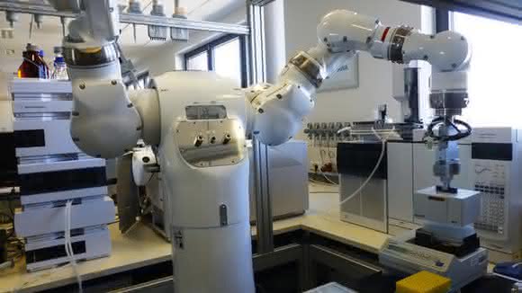 Neue Konzepte in der Automatisierung: Zweiarm-Roboter  erobern das Labor