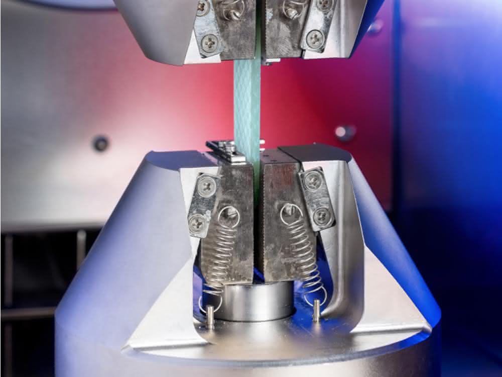 Material testing with the LTM electrodynamic testing machine Testing machine LTM