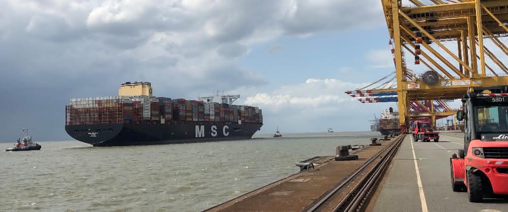 First start-up: Largest container ship in the world reaches Bremerhaven