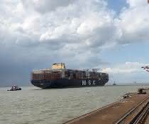 Erstanlauf: Größtes Containerschiff der Welt erreicht Bremerhaven Erstanlauf: Größtes Containerschiff der Welt erreicht Bremerhaven