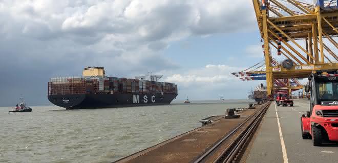 First start-up: Largest container ship in the world reaches Bremerhaven