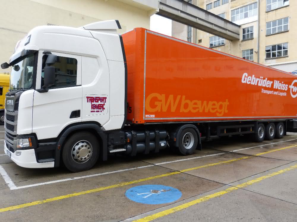 Umweltfreundlicher CNG-Lkw: Gebrüder Weiss und Henkel geben gemeinsam Gas