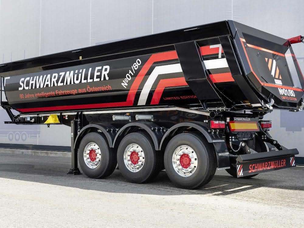Die „Edition 80“ besteht aus exakt 80 Stahlkippern im Schwarzmüller Jubiläumsdesign.