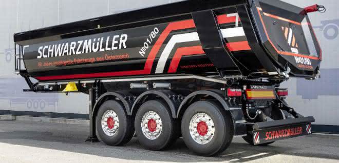Die „Edition 80“ besteht aus exakt 80 Stahlkippern im Schwarzmüller Jubiläumsdesign.