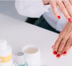 Emulsionen sind klassische Basis von Kosmetikprodukten für Hautschutz und -pflege. Emulsionen sind klassische Basis von Kosmetikprodukten für Hautschutz und -pflege.