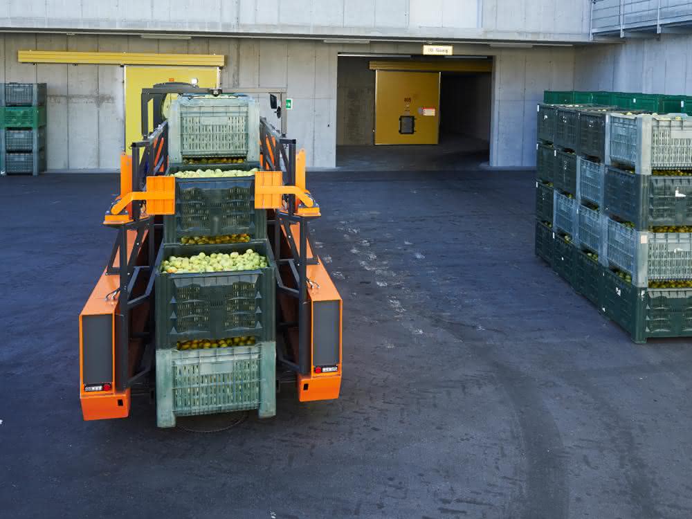 Materialfluss: Innenlader verbessert Apfelkistentransport