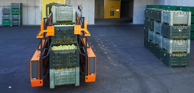 Materialfluss: Innenlader verbessert Apfelkistentransport