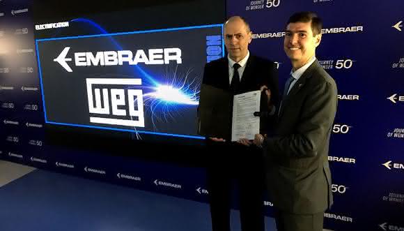 Right: Daniel Moczydlower, Executive Vice President of Engineering and Technology at Embraer. Left: Manfred Peter Johann, Managing Director of WEG Automation