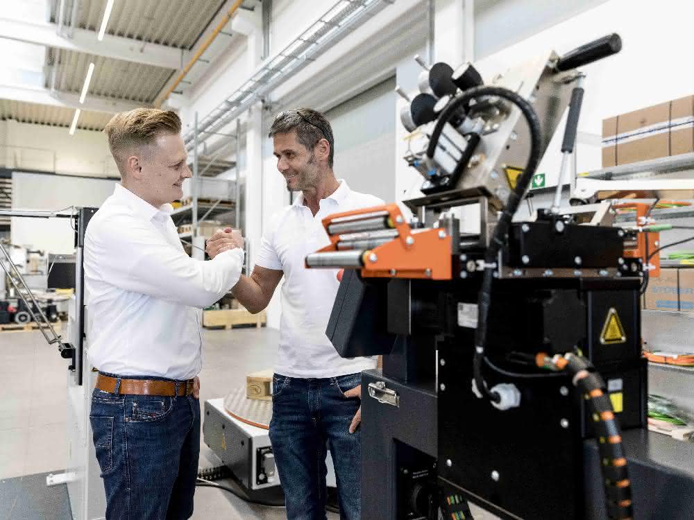 Markus Stolowski from Stöber (left) and Managing Director Jürgen Leicht Markus Stolowski from Stöber (left) and Managing Director Jürgen Leicht