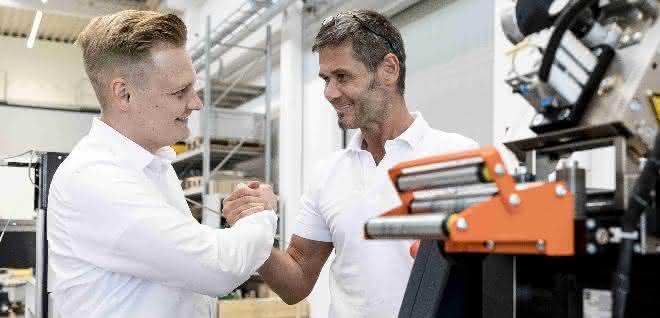 Markus Stolowski from Stöber (left) and Managing Director Jürgen Leicht