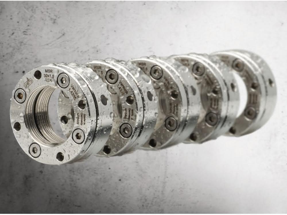 Stainless steel locknuts after passing the salt spray test Stainless steel locknuts