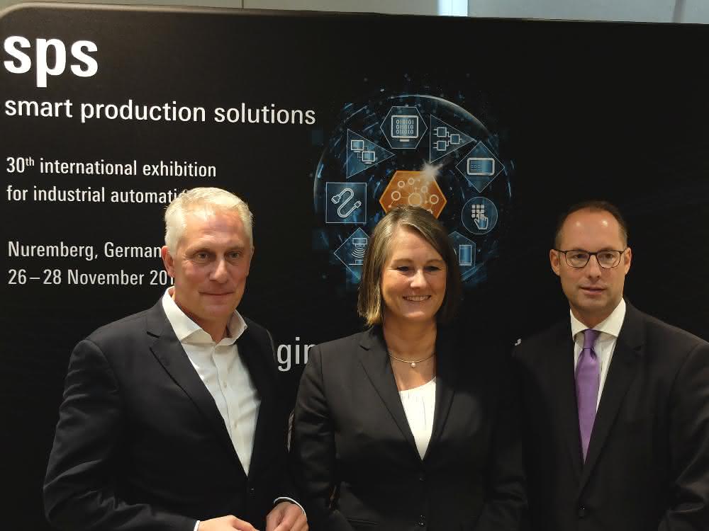 From left: Martin Roschkowski, Managing Director Mesago Messe Frankfurt, Sylke Schulz-Metzner, Vice President SPS Mesago Messe Frankfurt, Christian Wolf, Chairman of the Exhibitor Advisory Board and Managing Director Turck.