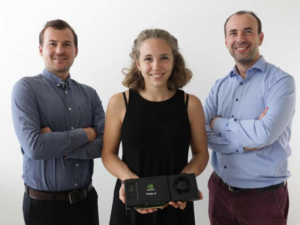 Christian Witz (r.) mit seiner Kollegin Laura Schneider und seinem Kollegen Philipp Eibl vom Institut für Prozess- und Partikeltechnik