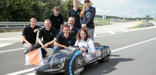 TUfast Eco Team TUfast Eco Team mit der Prüferin von Guinness World Records