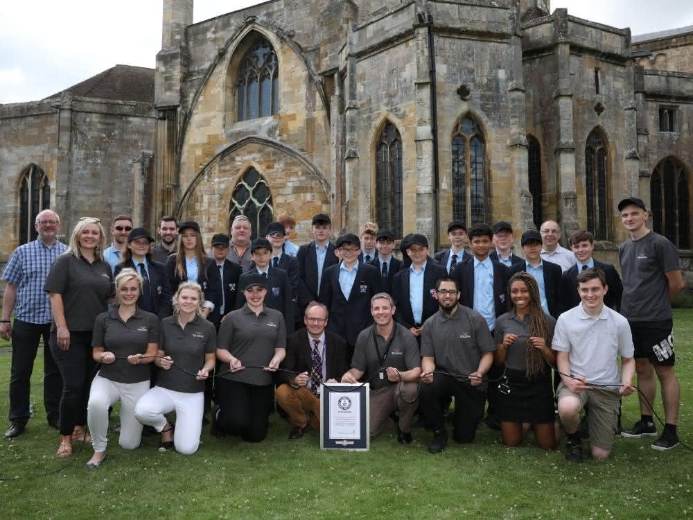 Trelleborg-Team mit Schülerinnen und Schülern der Tewkesbury School Team und Schüler