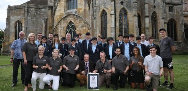 Trelleborg-Team mit Schülerinnen und Schülern der Tewkesbury School Team und Schüler