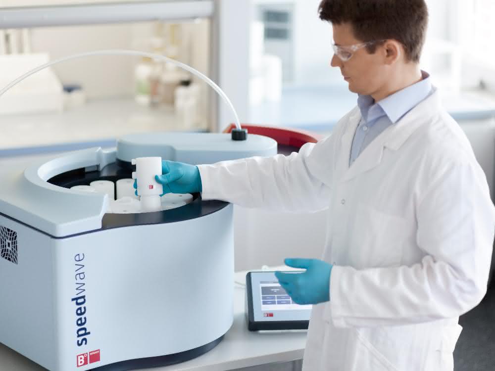 Bild 2: Die Speedwave XPERT eignet sich auf Grund ihres runden Ofenraums und abgedichteter Gefäße ideal für die Probenvorbereitung zur Schwermetallanalyse in Arzneimitteln. Bild 2: Die Speedwave XPERT eignet sich auf Grund ihres runden Ofenraums und abgedichteter Gefäße ideal für die Probenvorbereitung zur Schwermetallanalyse in Arzneimitteln.