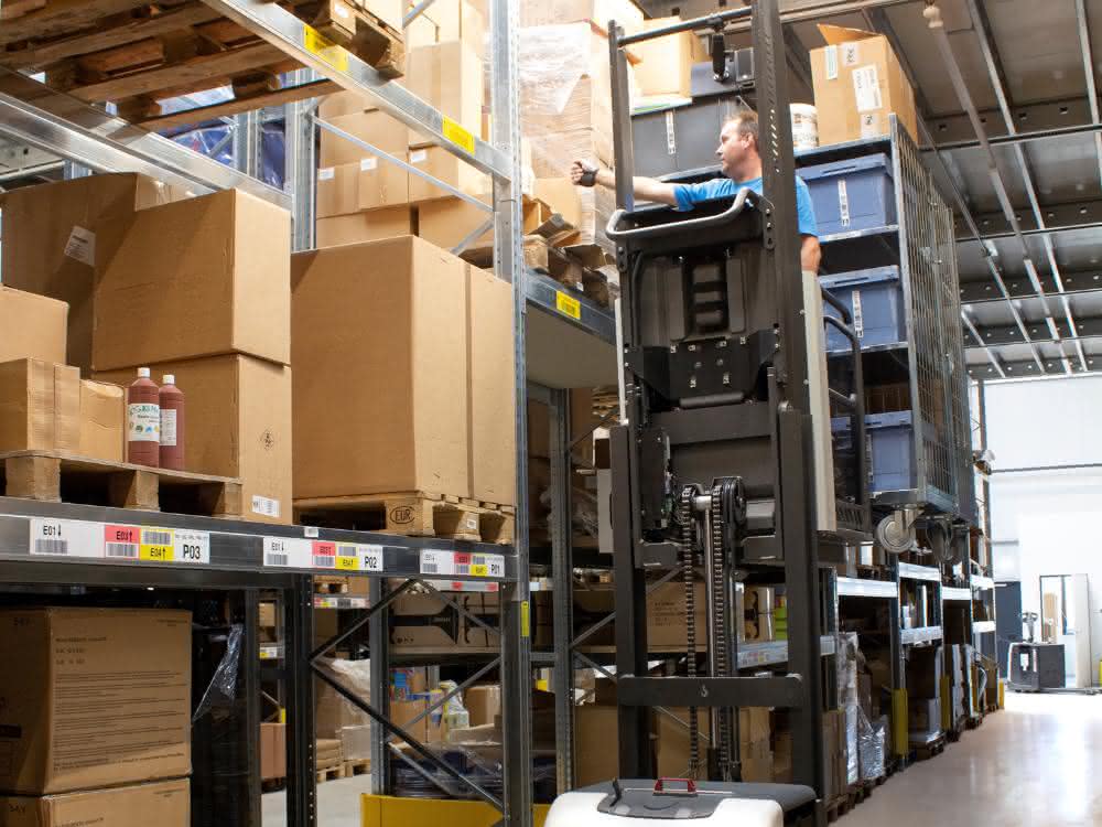 Onk_Kurth multi-level labels Display: New warehouse sets a precedent