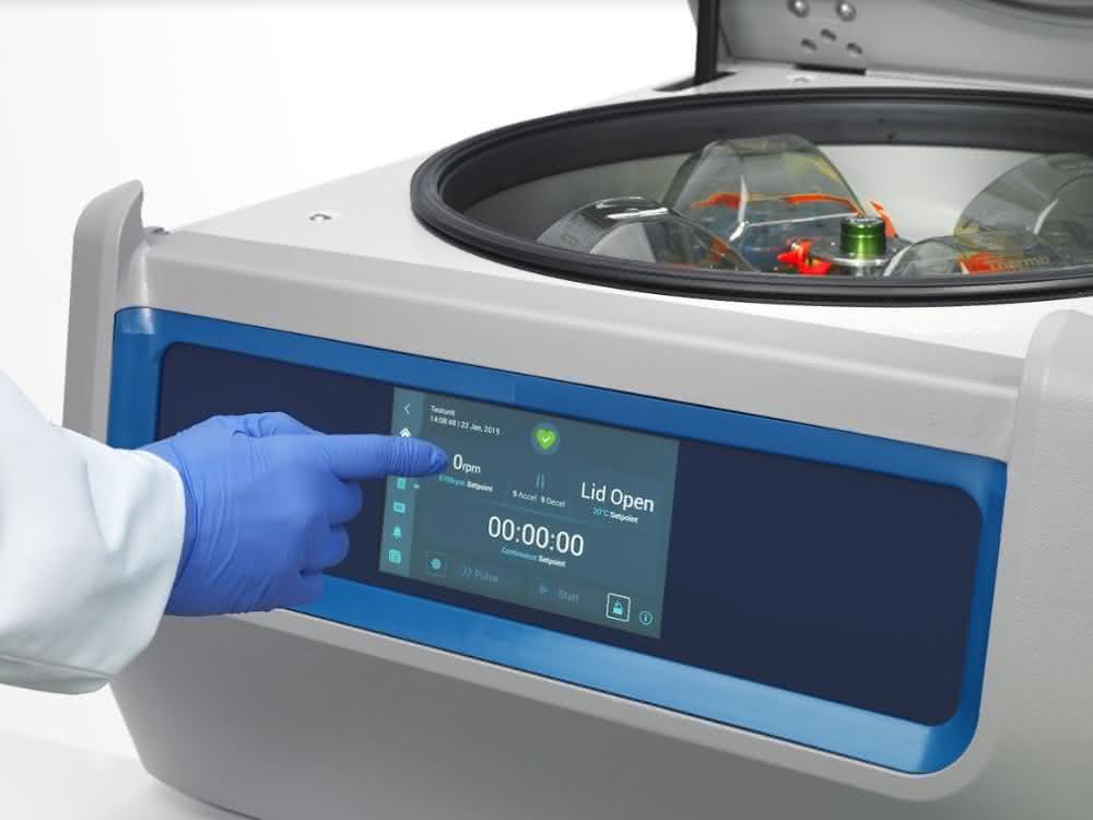 Ein Gerät der Thermo Scientific Universalzentrifugenserie Pro.