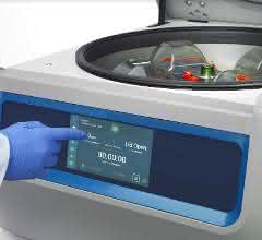 Ein Gerät der Thermo Scientific Universalzentrifugenserie Pro.