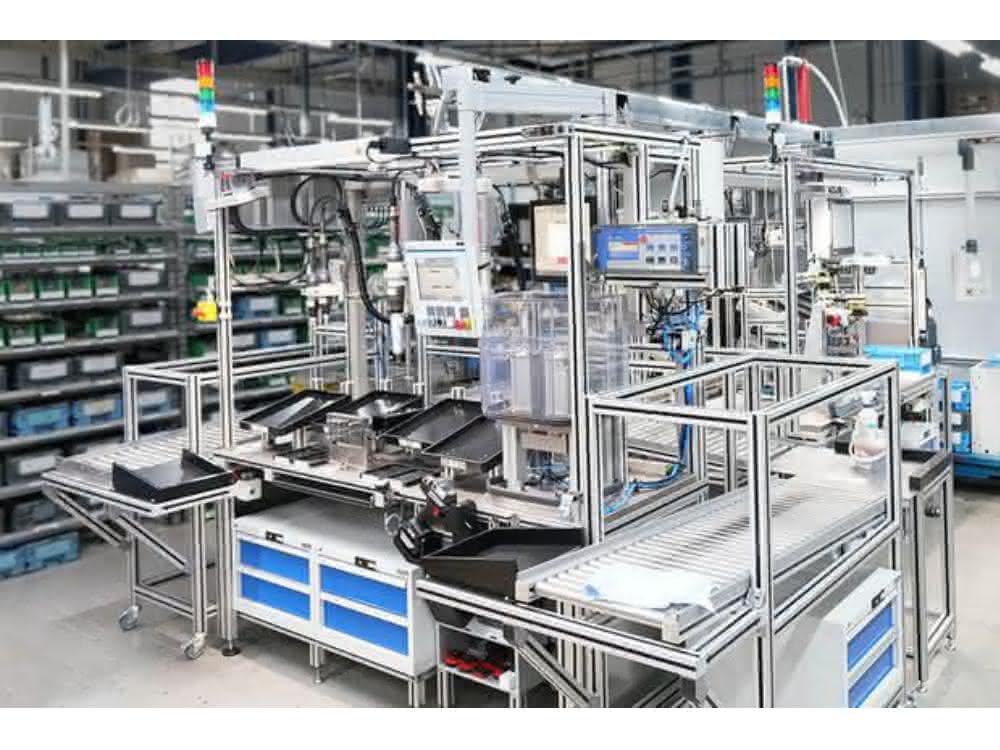 The fully networked assembly line