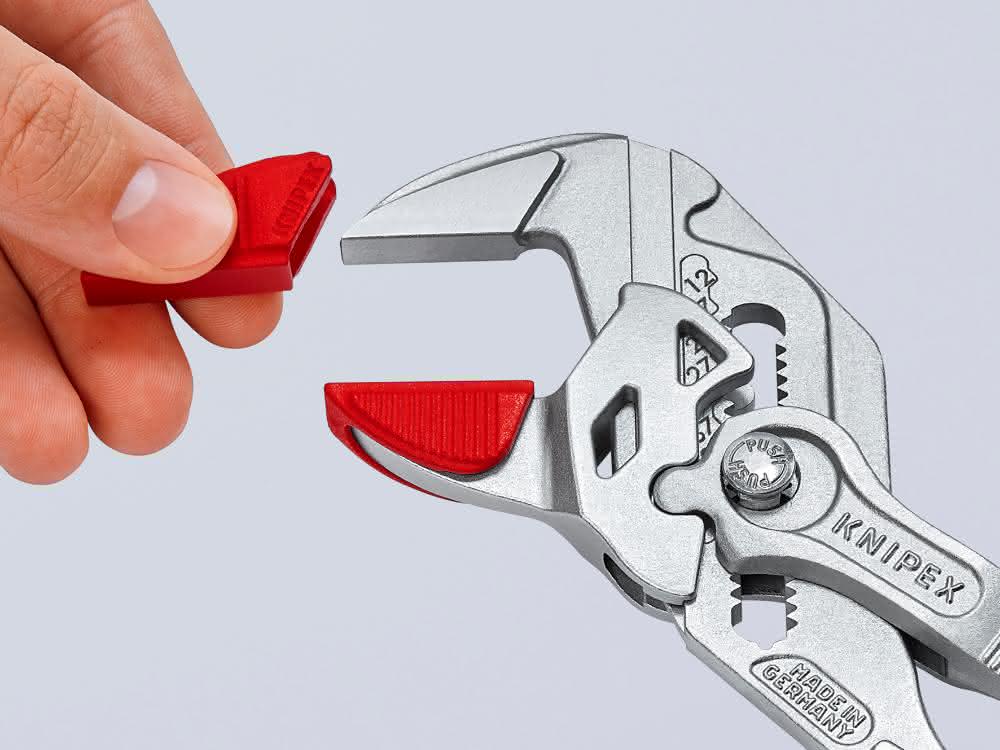 Protective jaws for attaching to the pliers wrench
