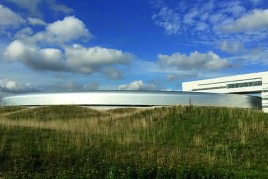 Außenansicht von MAX IV (Gebäude und Synchrotron).