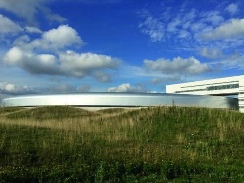 Außenansicht von MAX IV (Gebäude und Synchrotron).