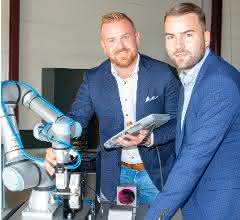 Severin Bobon (li), BoKa, und Jan Birkholz, Sales Engineer Nordbayern, Röhm Greiftechnik: Hohe Spannkraft, geringes Gewicht